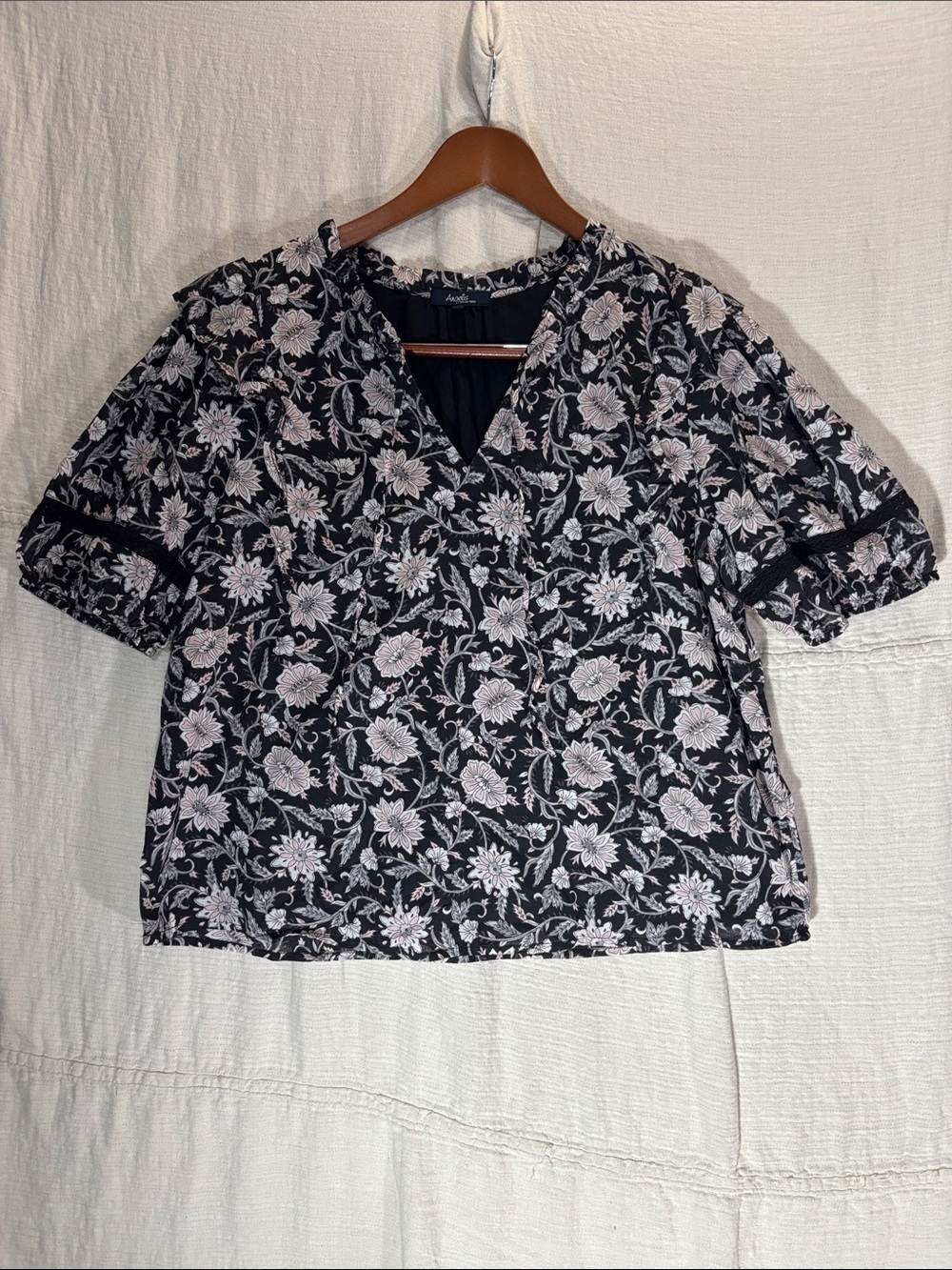 Angels Black Floral Split-Neck Puff Sleeve Ruffle Top L EUC 100% Cotton Lined
